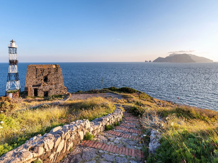 Punta Campanella costa natura trekking